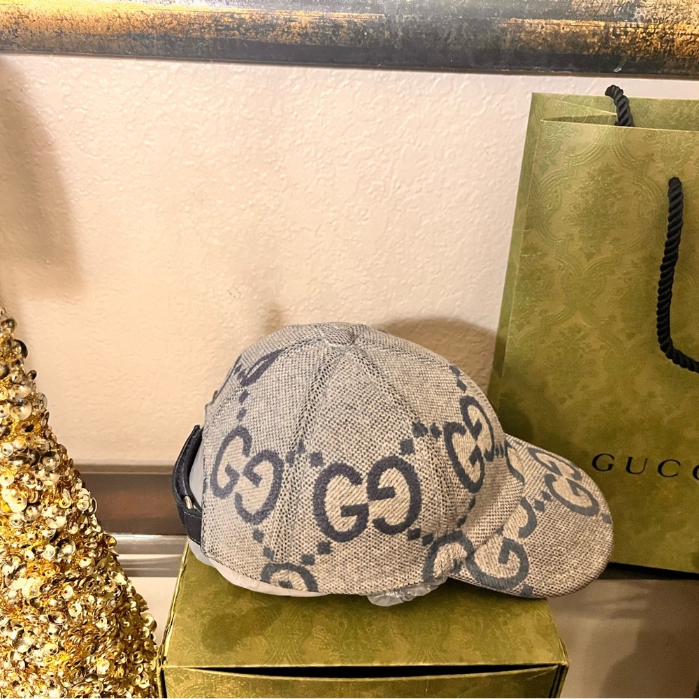 Gucci Luxury Navy Blue and Gray Logo Wool Cap ๐คฉ - Picture 8 of 11